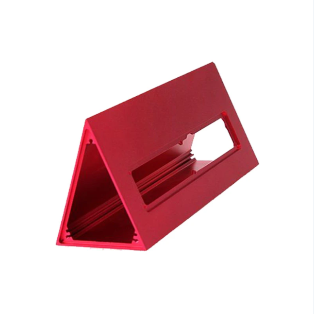 Κόκκινο ανοδιωμένο τρίγωνο Προσαρμοσμένο προφίλ εξώθησης αλουμινίου CNC